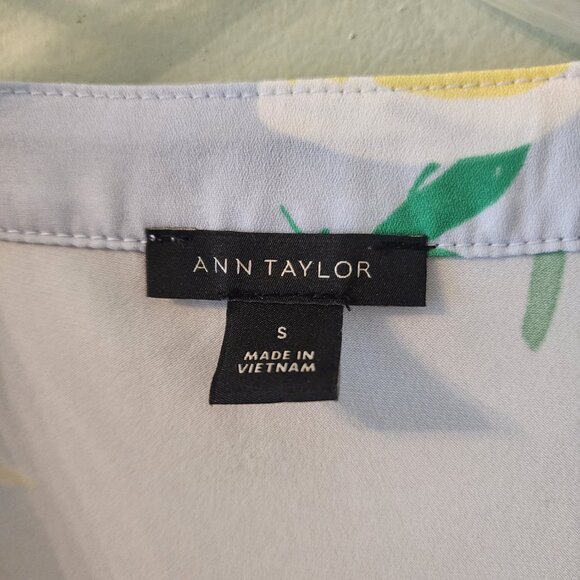 Ann Taylor Pleat Front Blouse, Size S, EUC - Picture 5 of 8